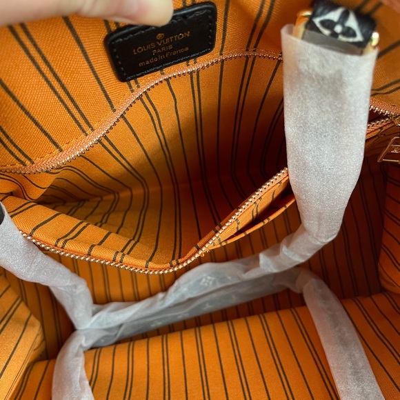 Louis Vuitton Jungle Tote - Picture 7 of 12